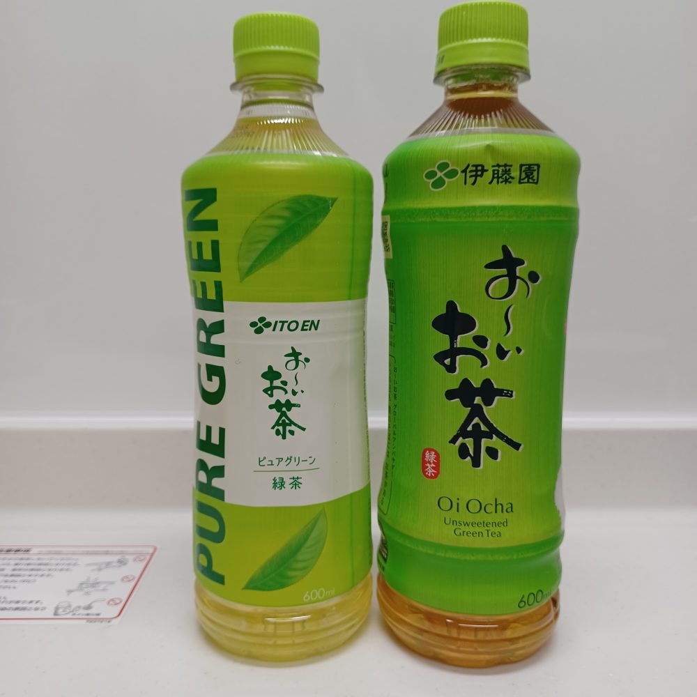 おーいお茶とPURE GREENの写真