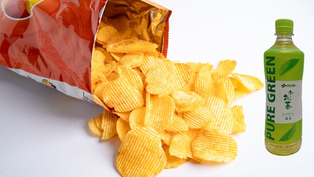 ポテトチップスとPURE GREENの写真